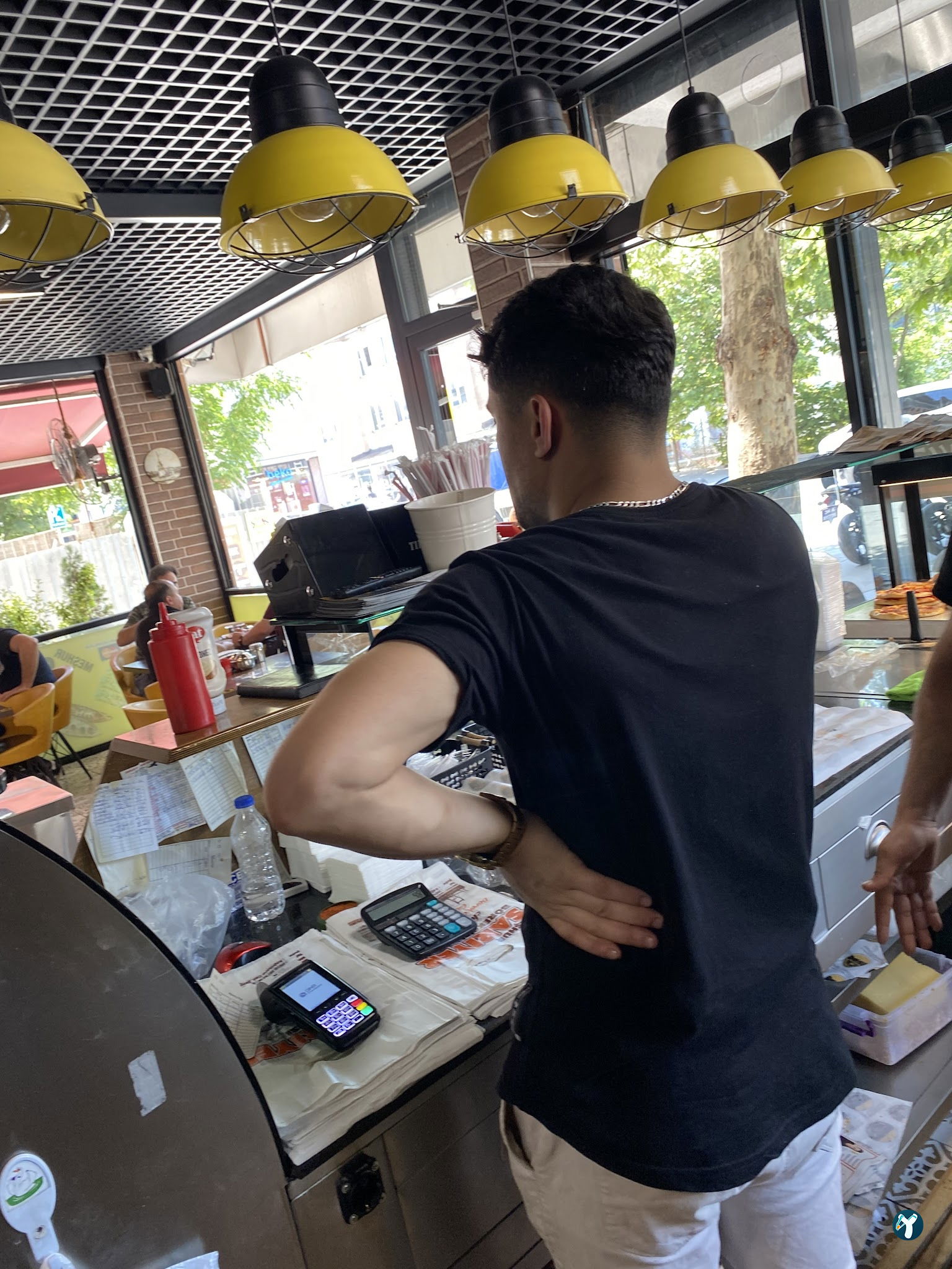 Meşhur Sarıyer Börekçisi Arnavutköy