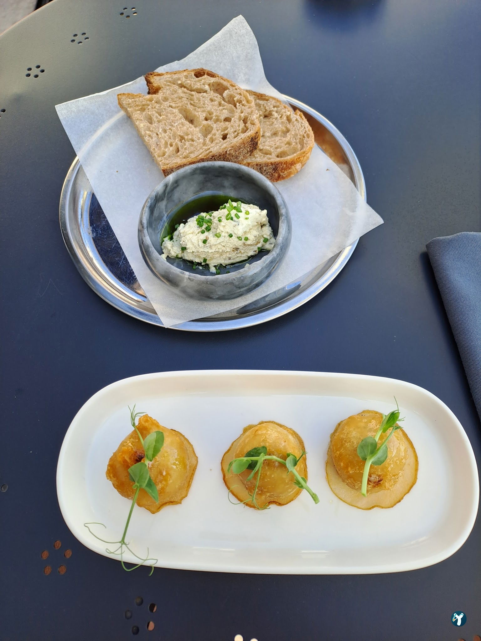 Simone Bar Food Wine