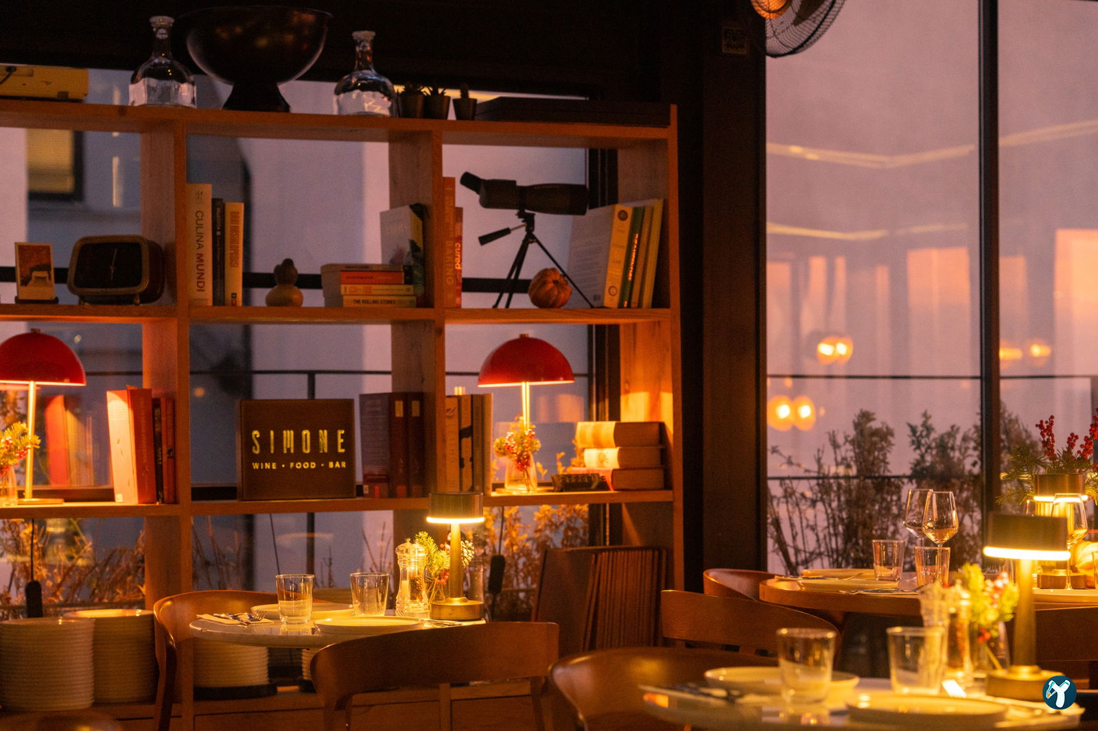 Simone Bar Food Wine