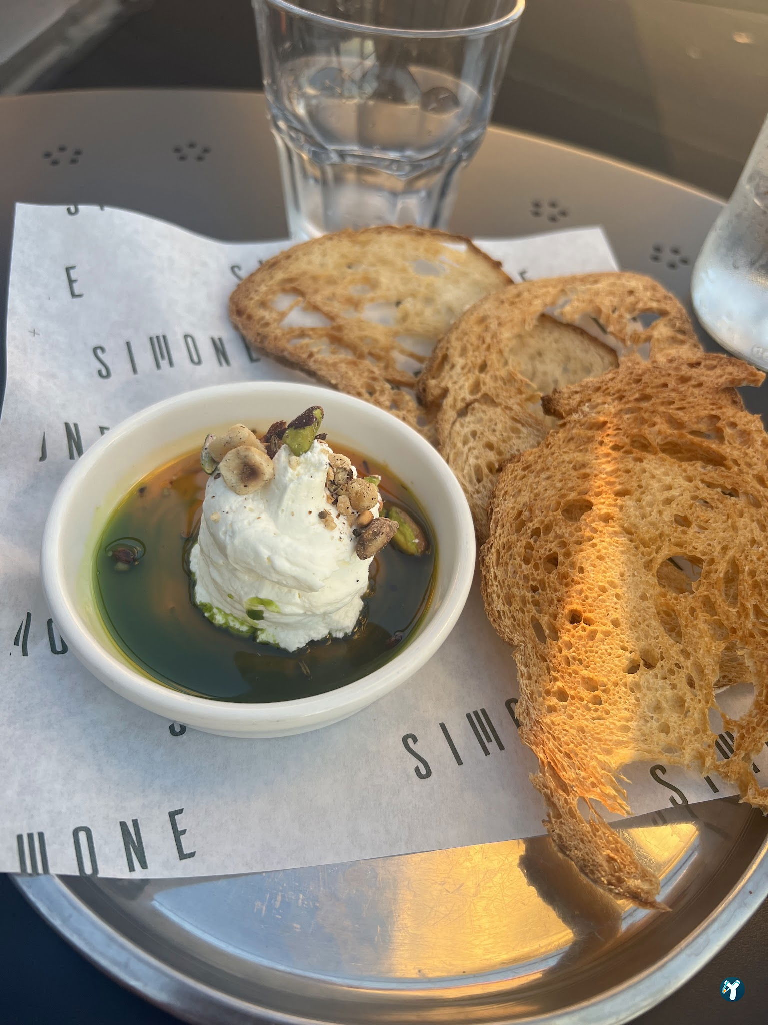 Simone Bar Food Wine