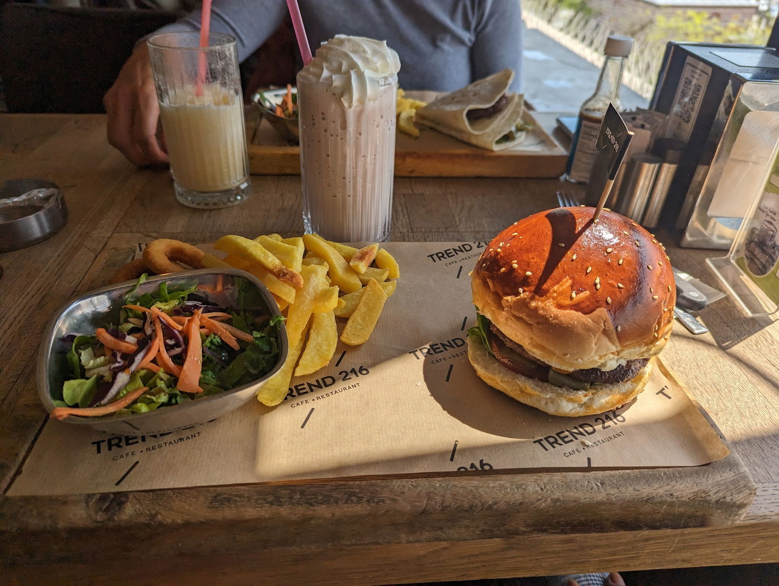 Trend 216 Cafe Restaurant