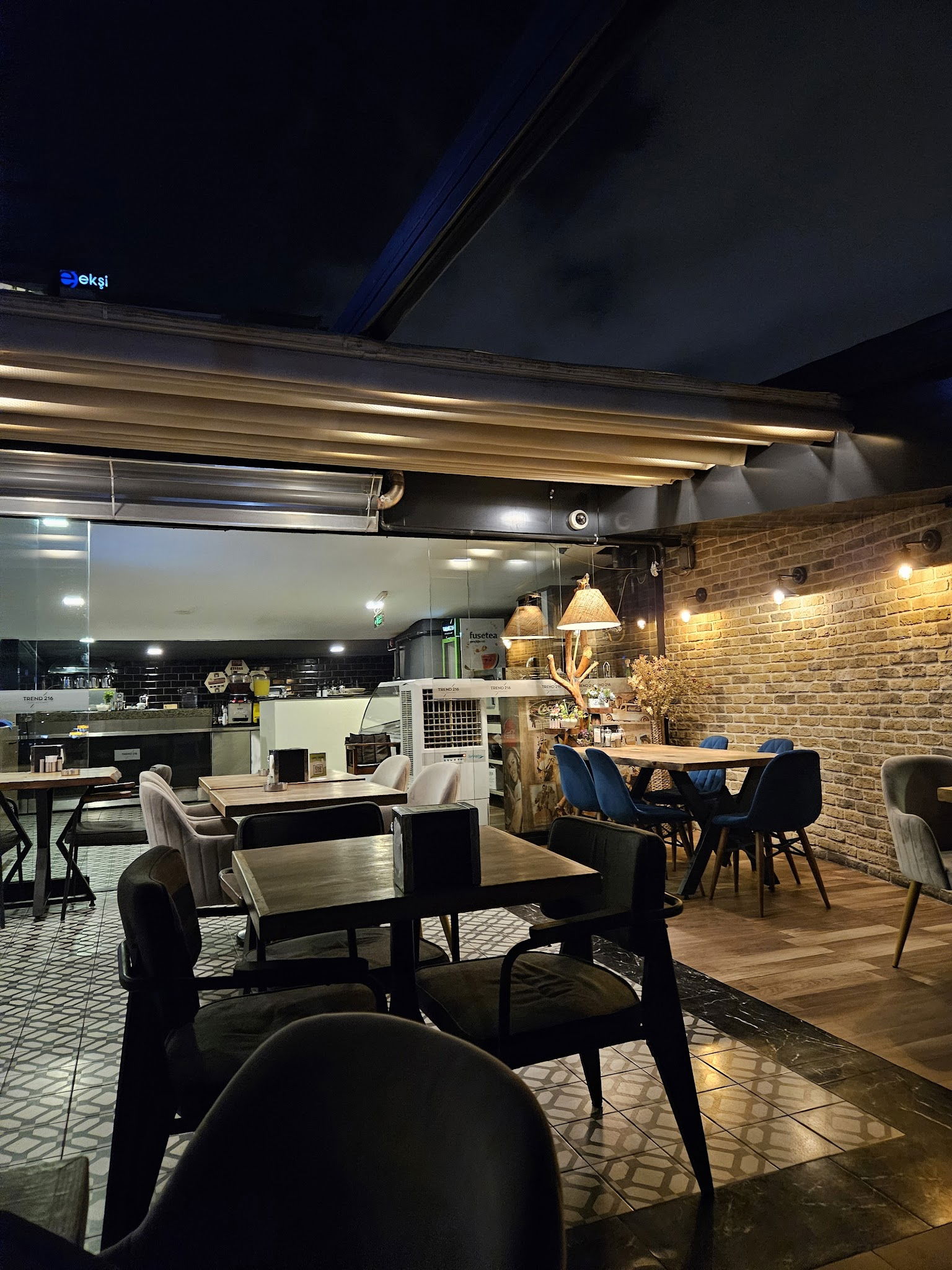 Trend 216 Cafe Restaurant