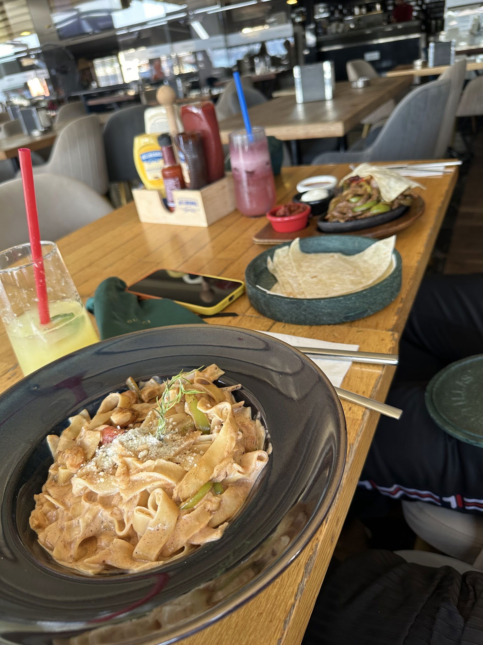 Trend 216 Cafe Restaurant