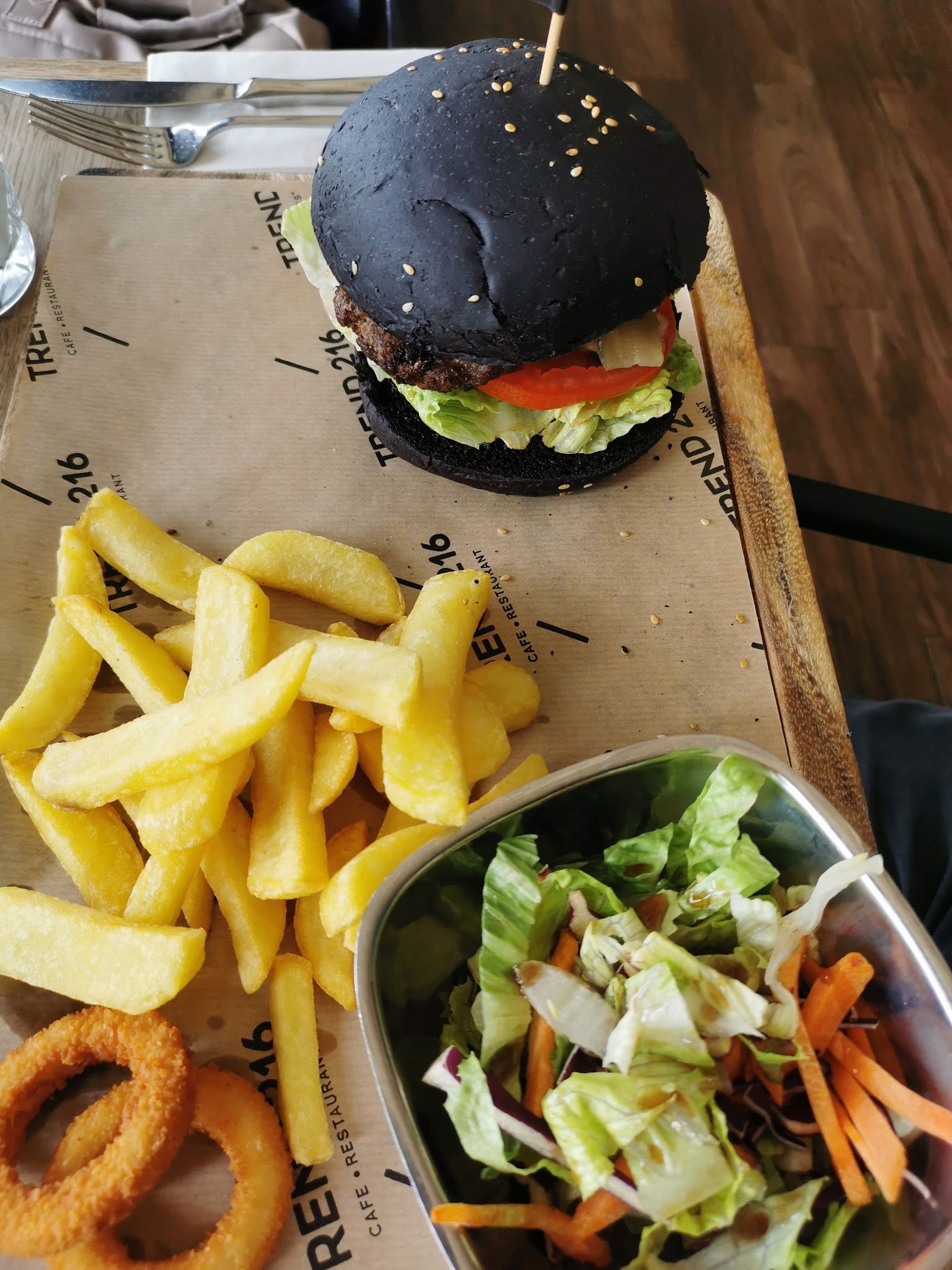 Trend 216 Cafe Restaurant