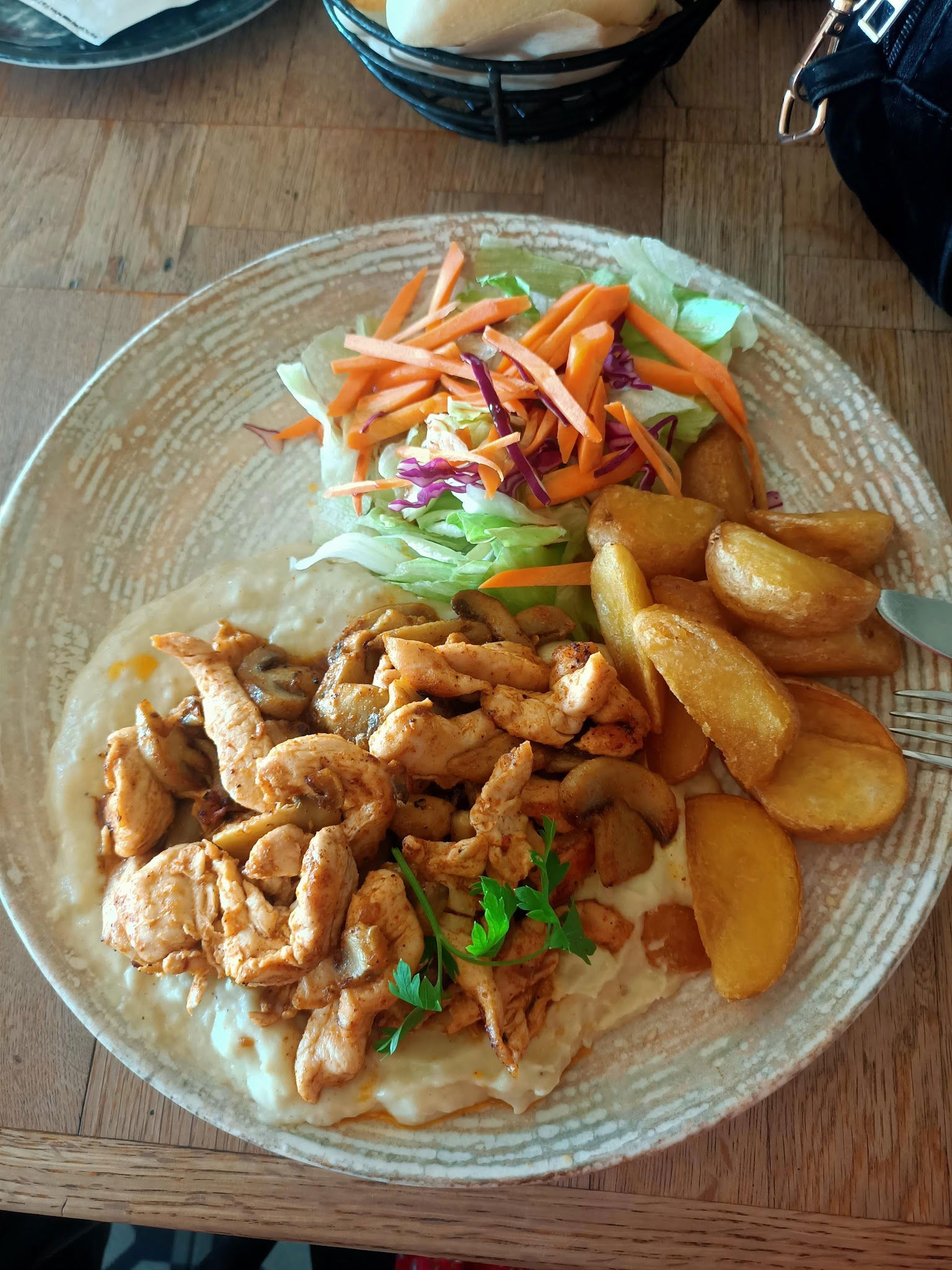 Trend 216 Cafe Restaurant