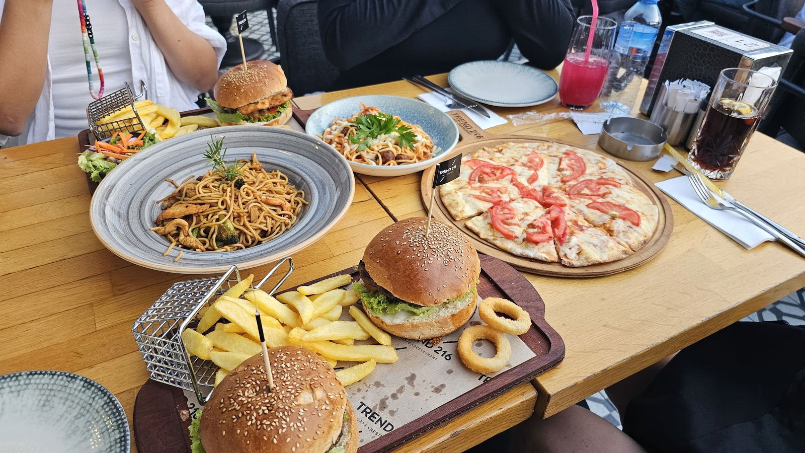 Trend 216 Cafe Restaurant