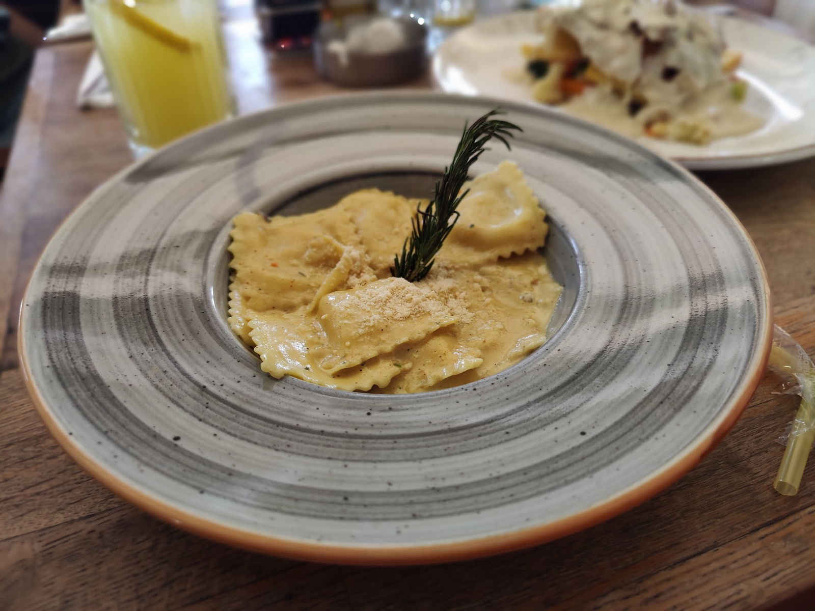 Trend 216 Cafe Restaurant