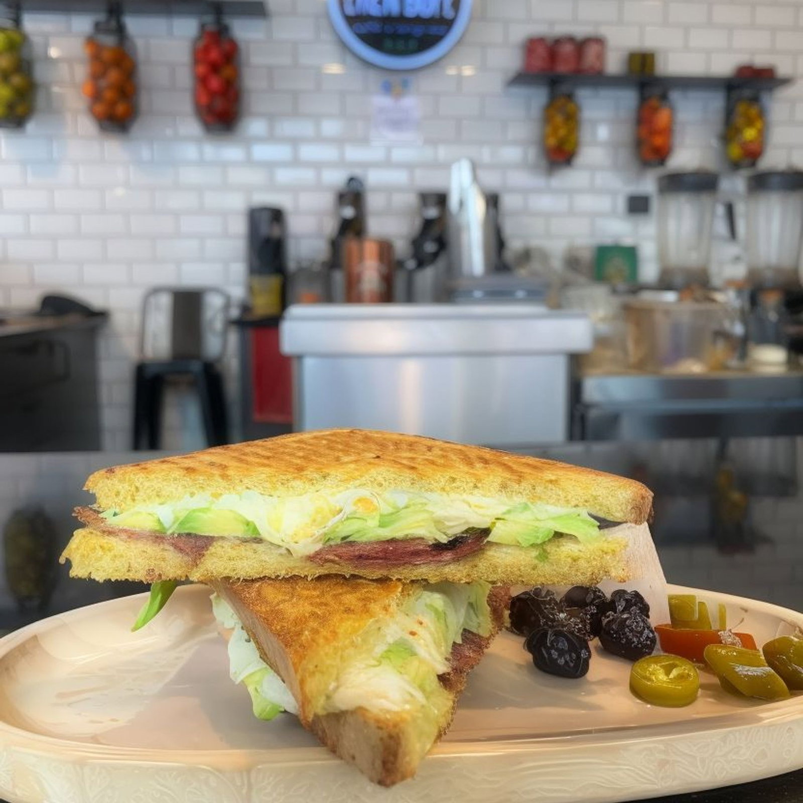 Avokadolu Sucuklu Tost