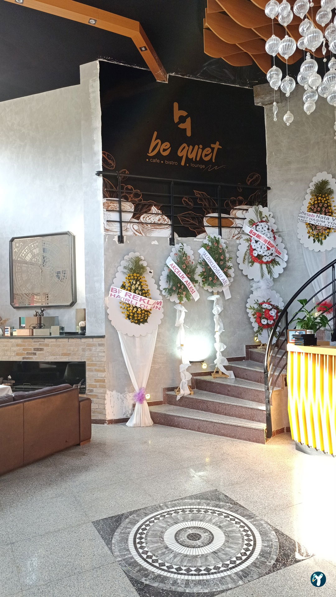 Be Quiet Cafe Bistro Lounge