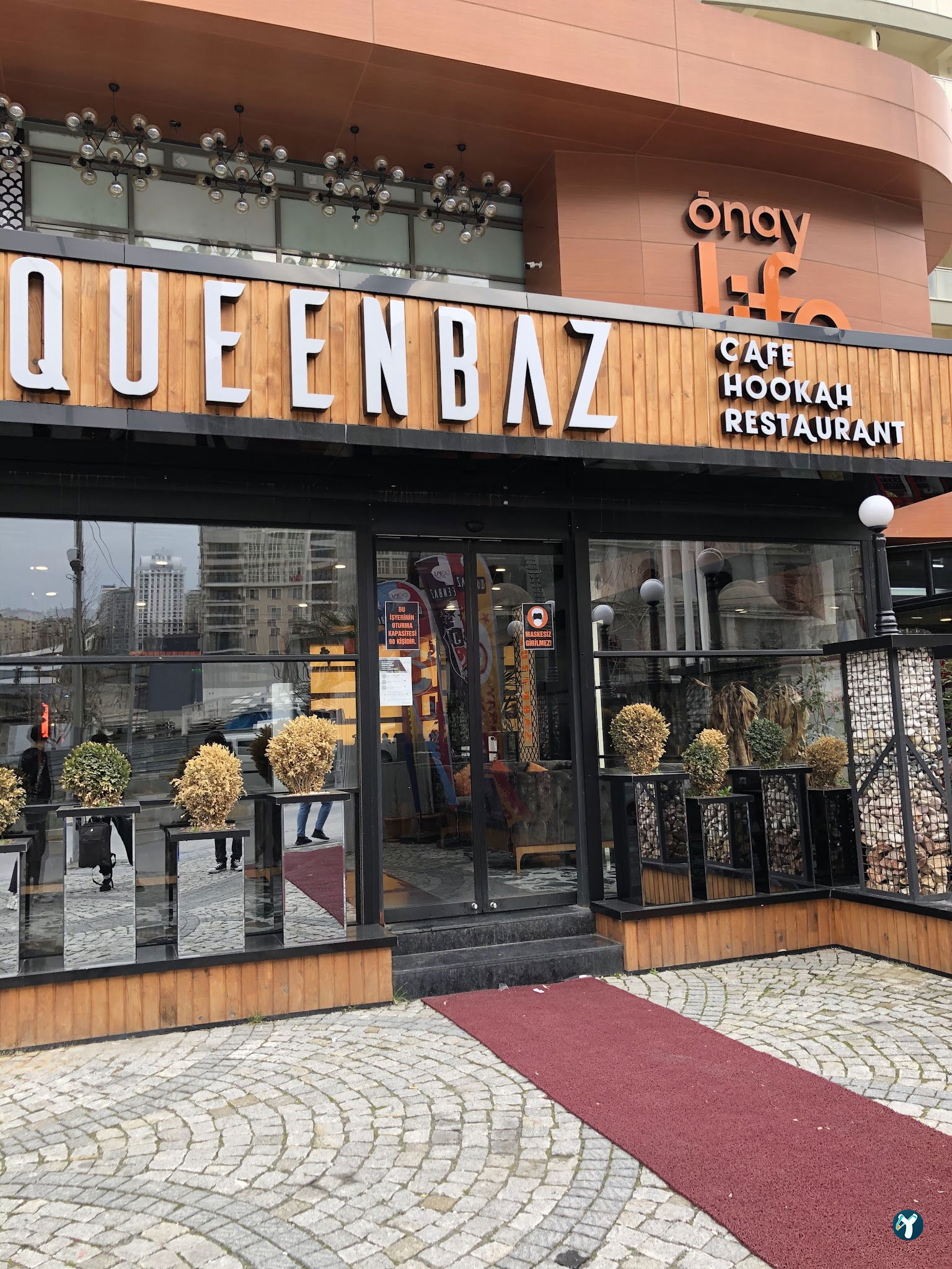 Queenbaz