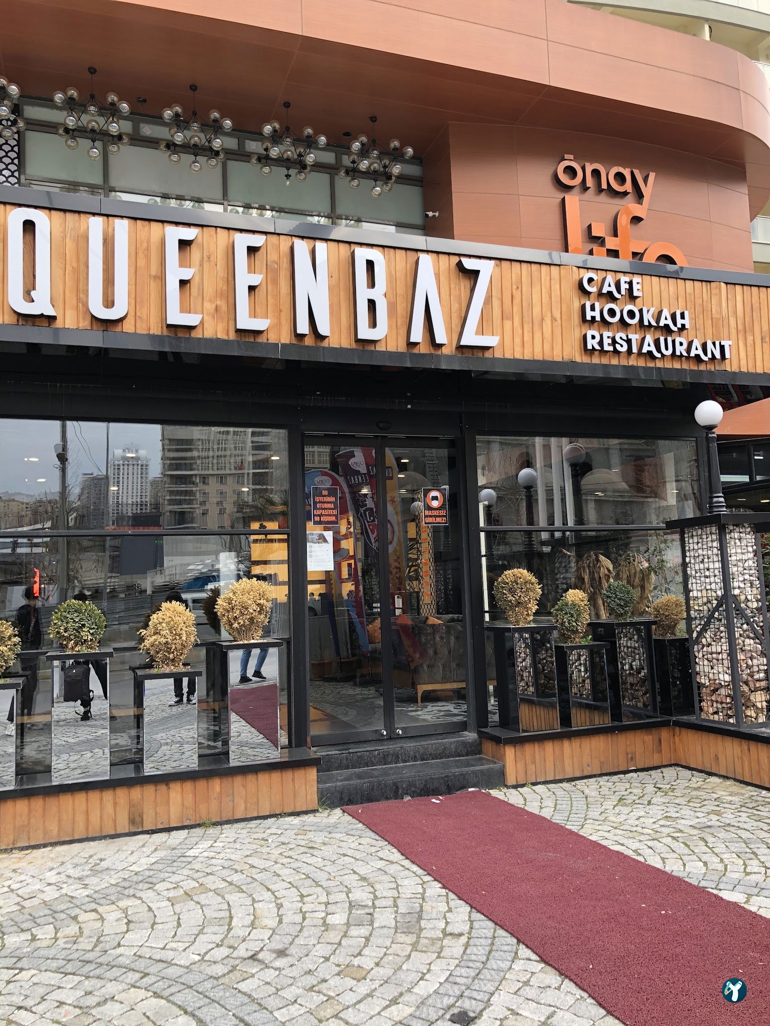 Queenbaz