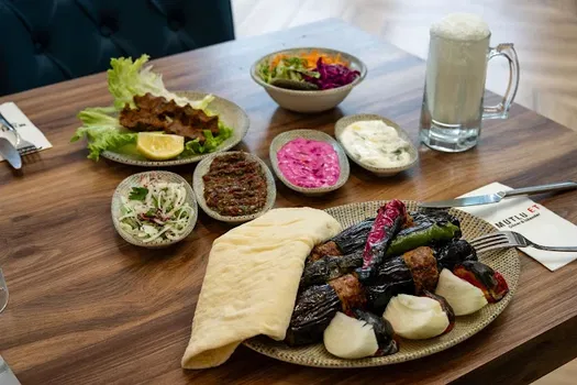 Mutlu Et   Bursa Kebabı  Pide  Lahmacun Odun Ateşinde  Yaprak Et Döner  Nilüfer Et Lokantası resimleri