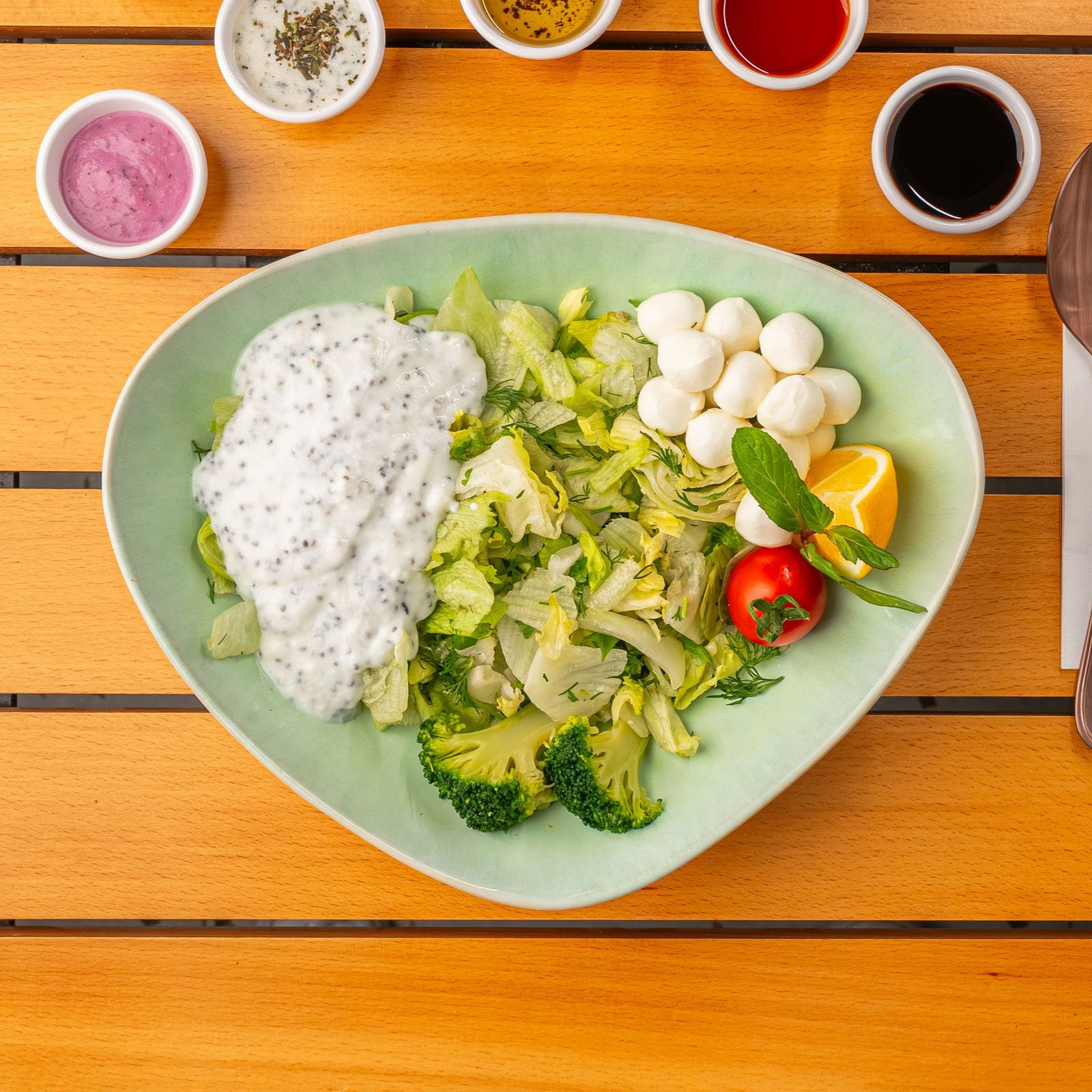 Chia Tohumlu Yoğurtlu, Peynirli Salata