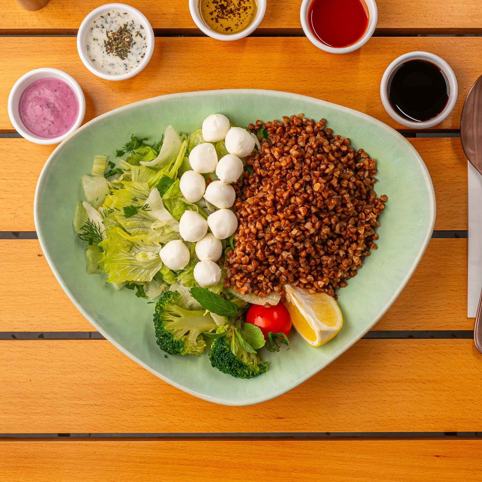 Karabuğdaylı Peynirli Salata