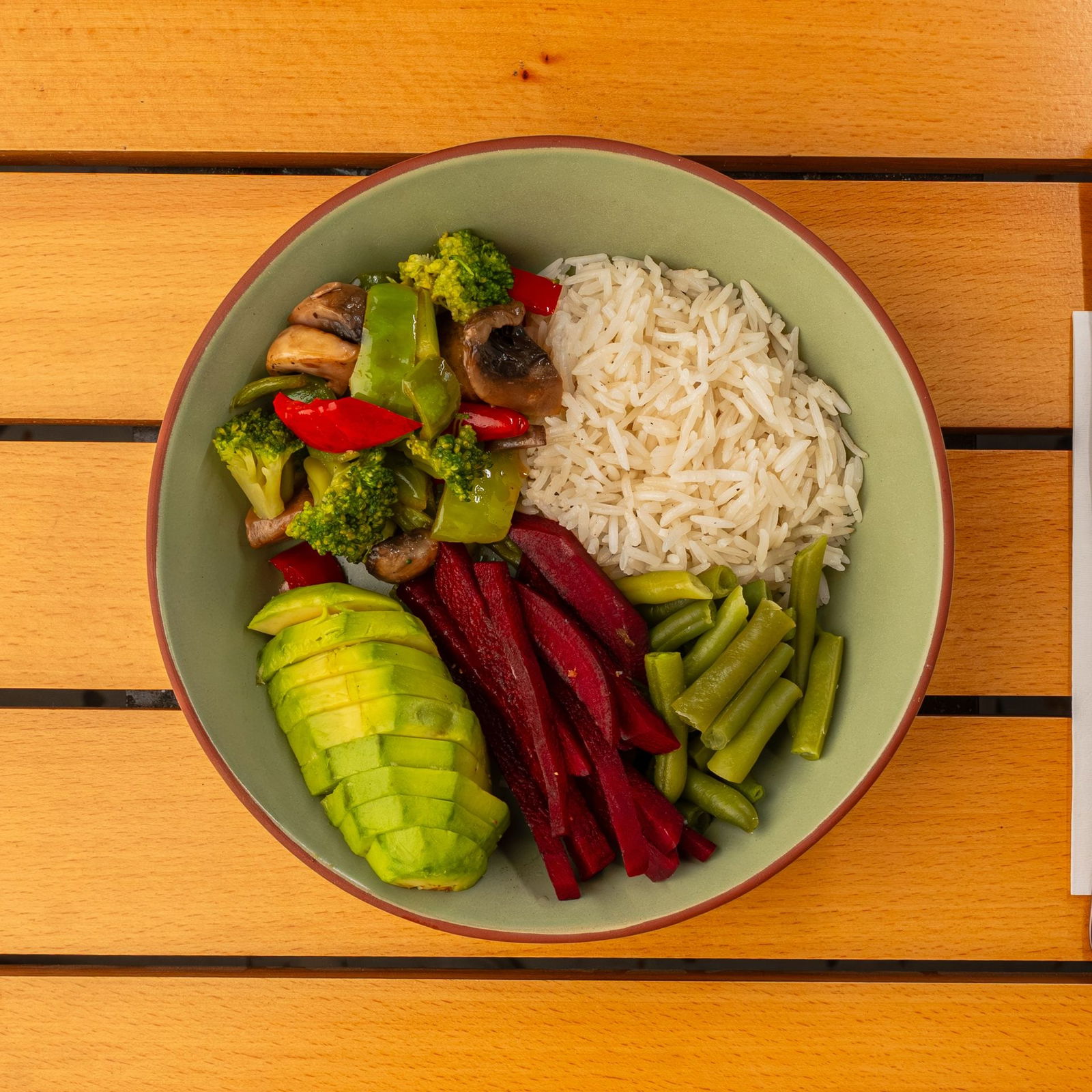 Avokadolu Sıcak Kase