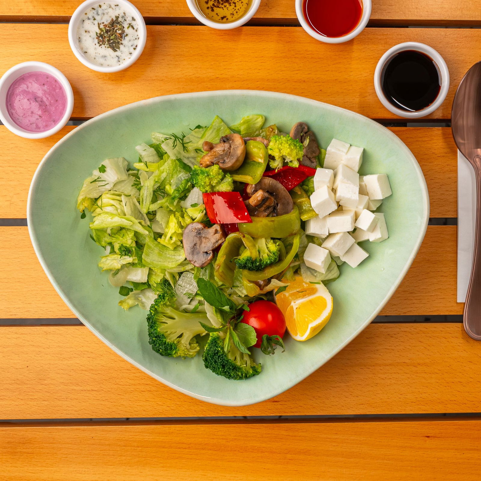 Sebzeli Peynirli Salata