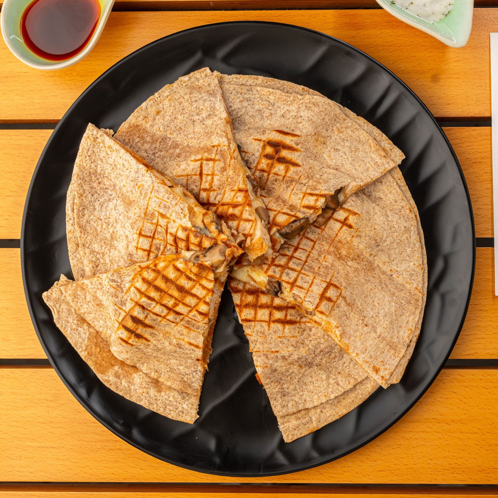 Tavuklu Mantarlı Peynirli Quesadilla