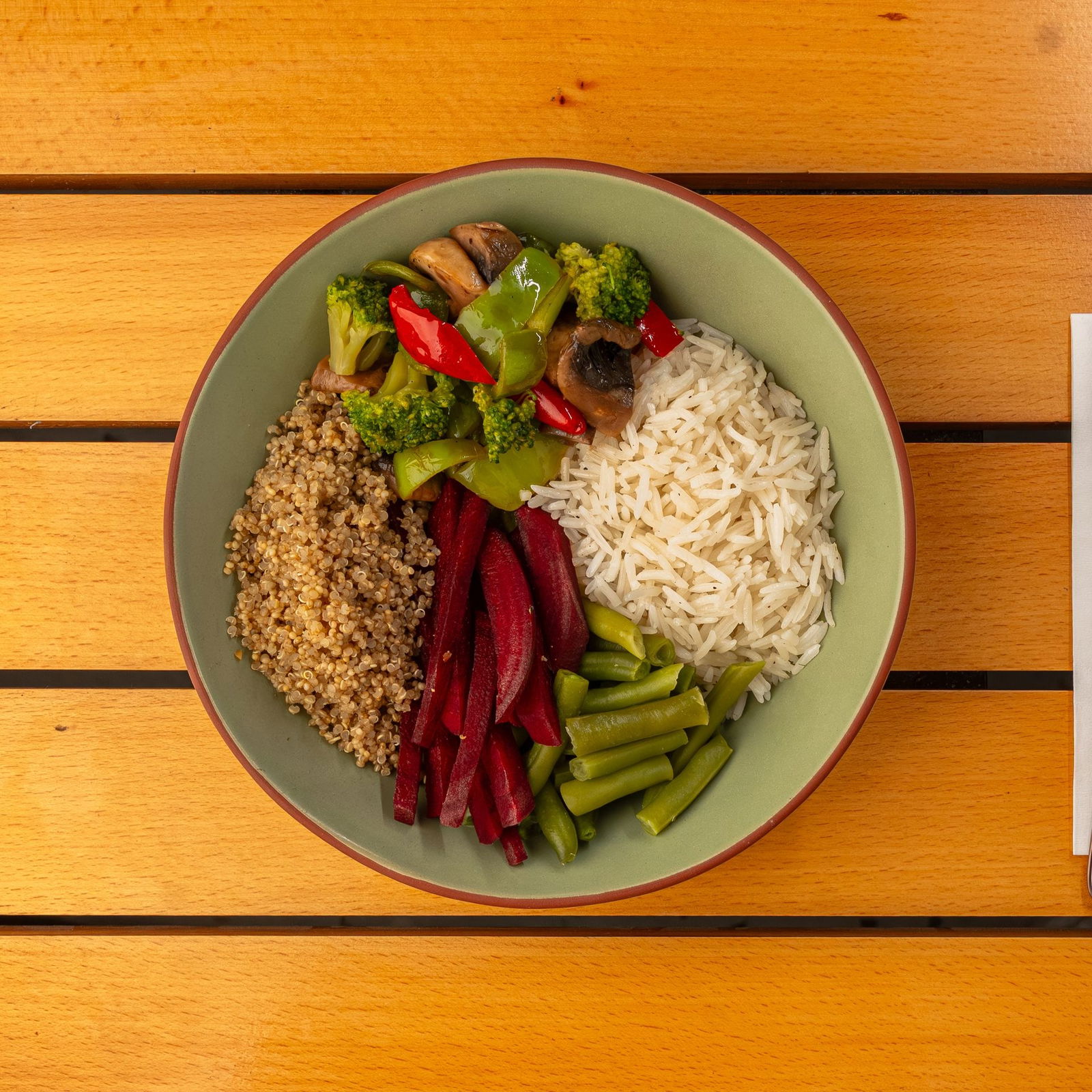 Kinoalı Sıcak Kase