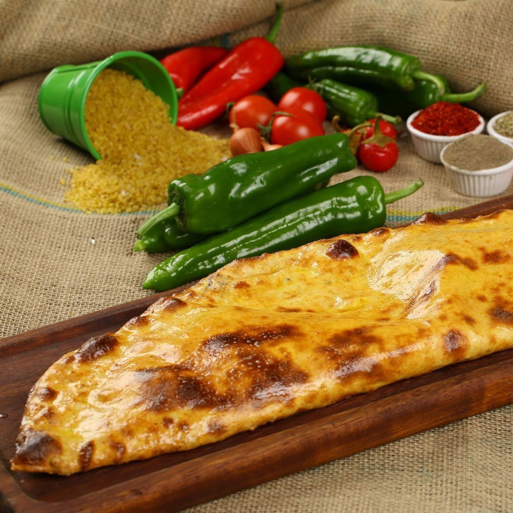 Sade Sucuklu Pide (Kapalı)