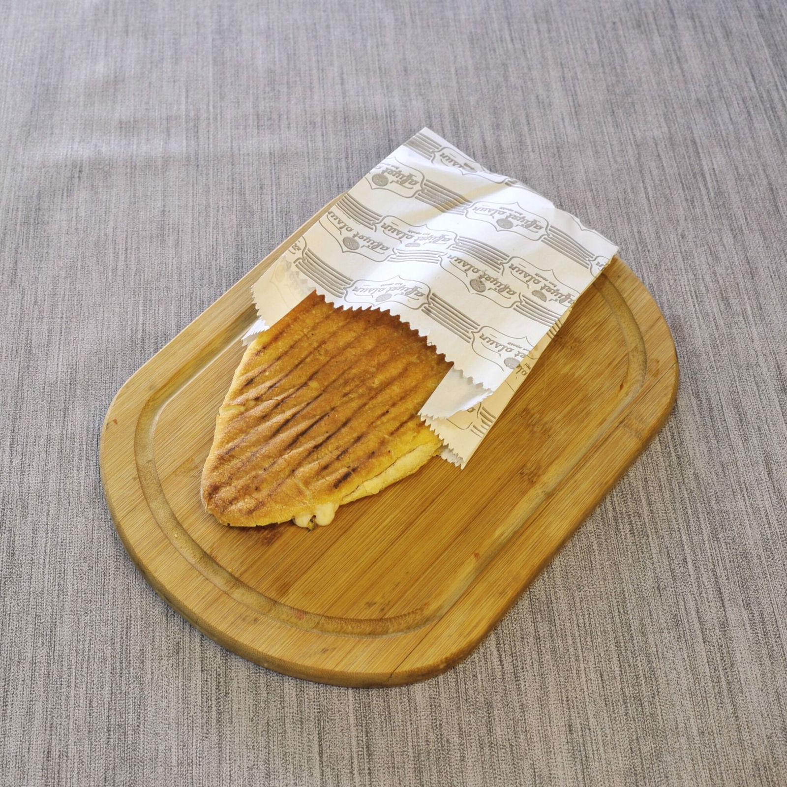 Yarım Ekmek Arası Sucuklu Kaşarlı Tost