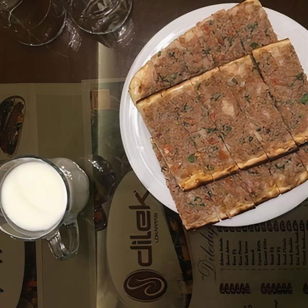 Kıymalı Kenarsız Pide