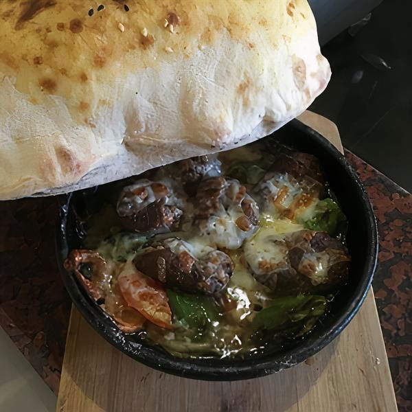 Kiremitte Kaşarlı Köfte