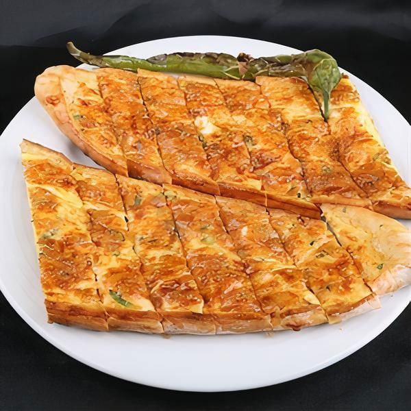 Tulum Peynirli Yumurtalı Pide