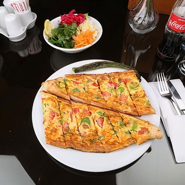 Sebzeli Peynirli Pide