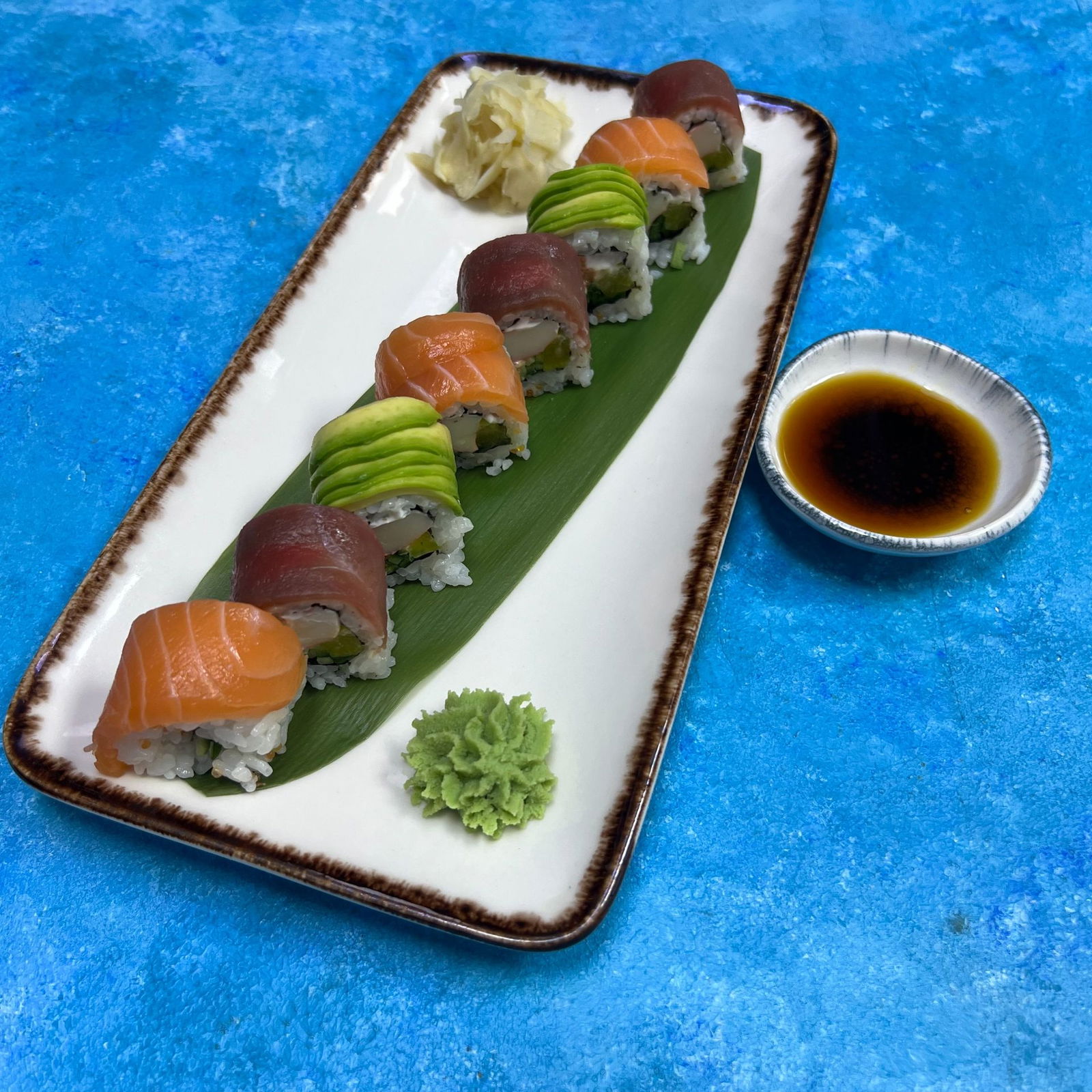 Rainbow Roll (8 pcs.)