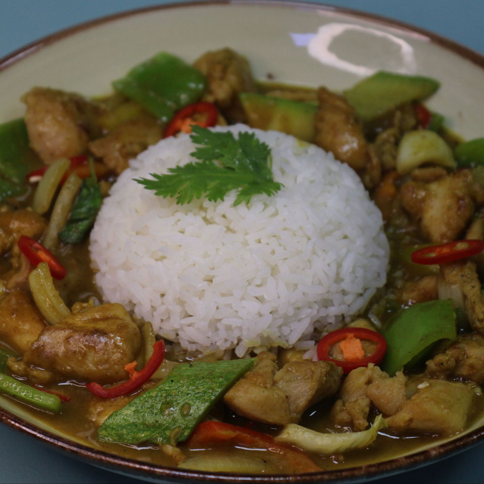 Thai Yeşil Köri Soslu Tavuk