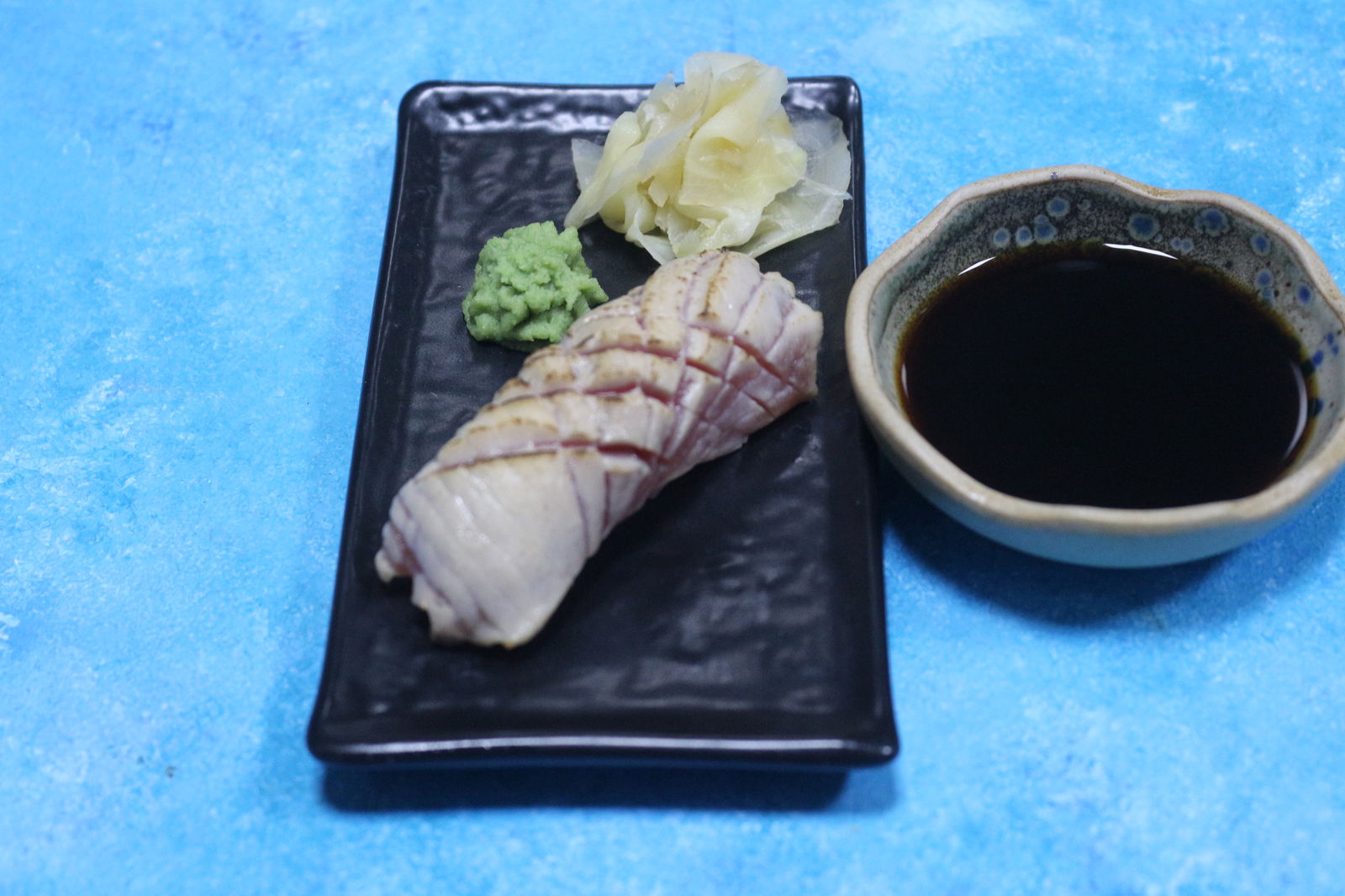 Hot Maguro Nigiri (1 pcs.)