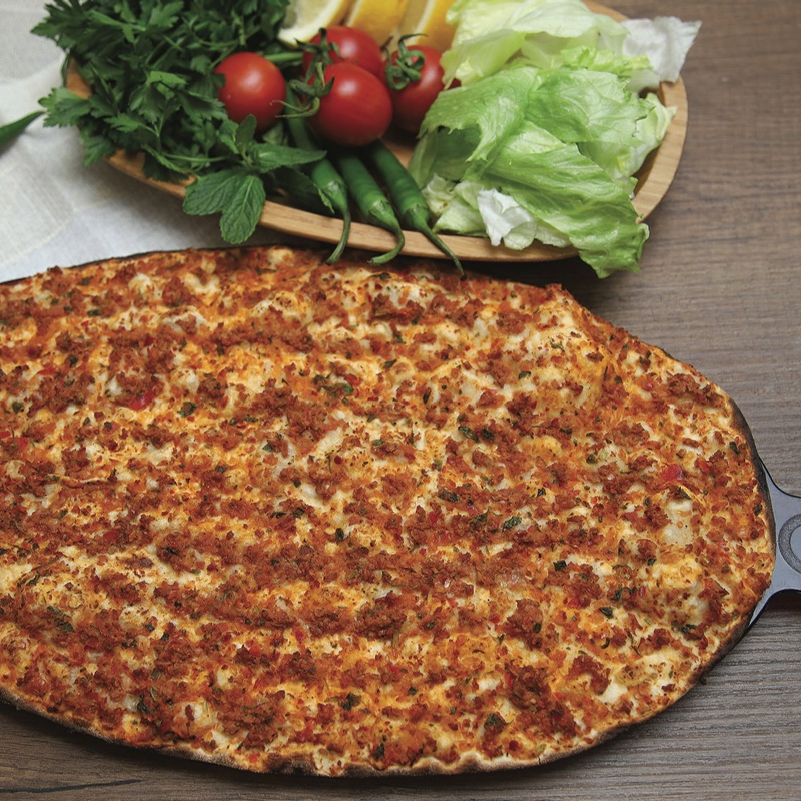 Sarımsaklı Lahmacun (Antep Usulü)