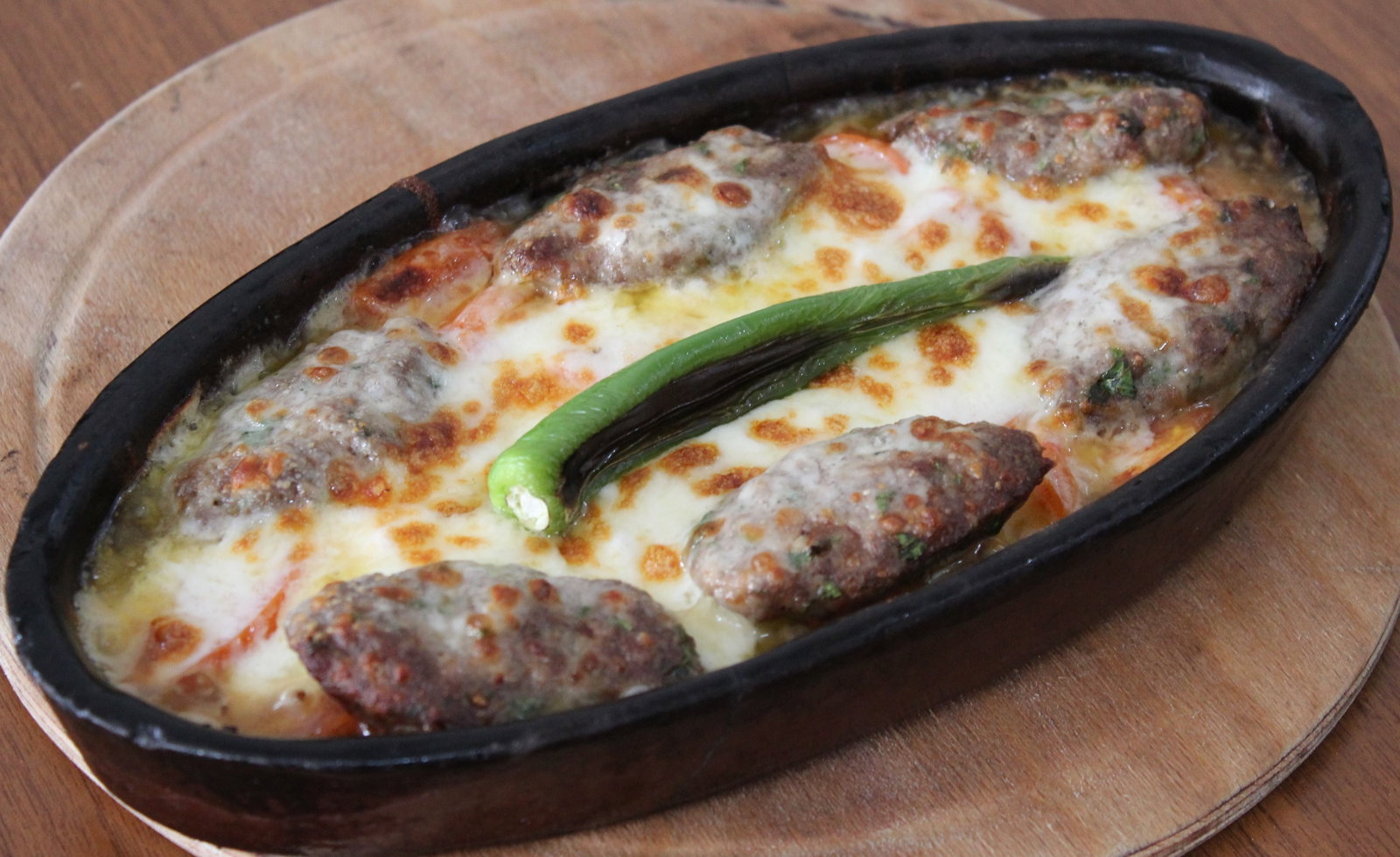 Kiremitte Kaşarlı Mantarlı Köfte