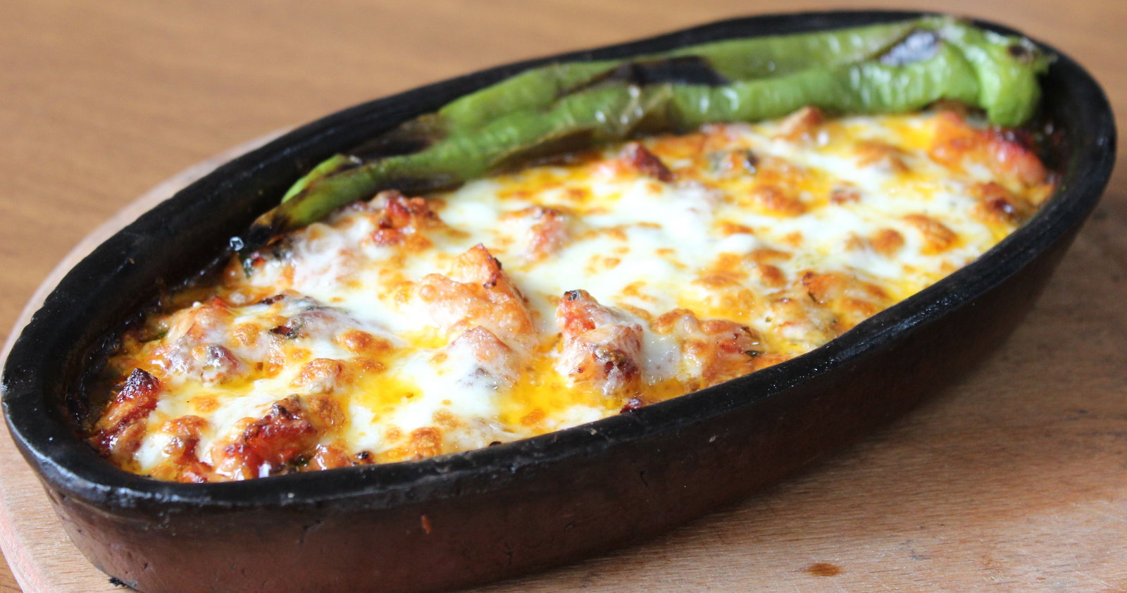 Kiremitte Kaşarlı Tavuk