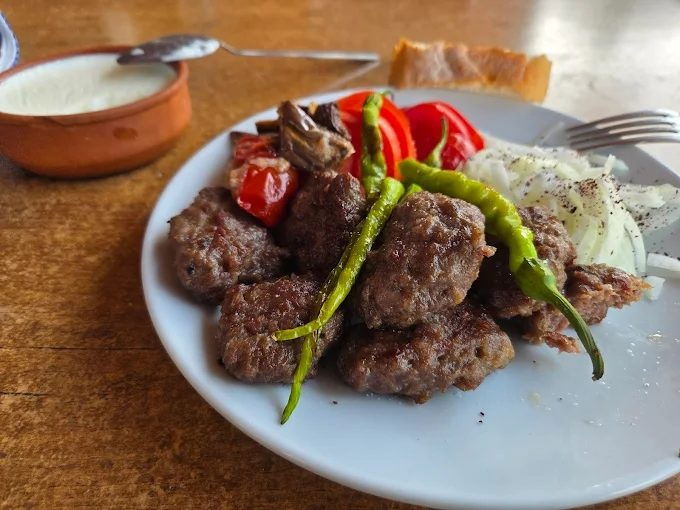 Köfteci̇ Uğur Bergama Köfte