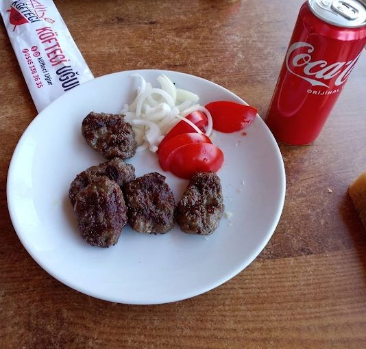 Köfteci̇ Uğur Bergama Köfte