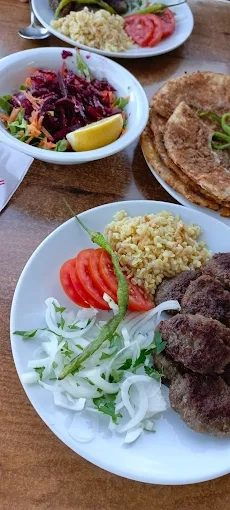 Köfteci̇ Uğur Bergama Köfte