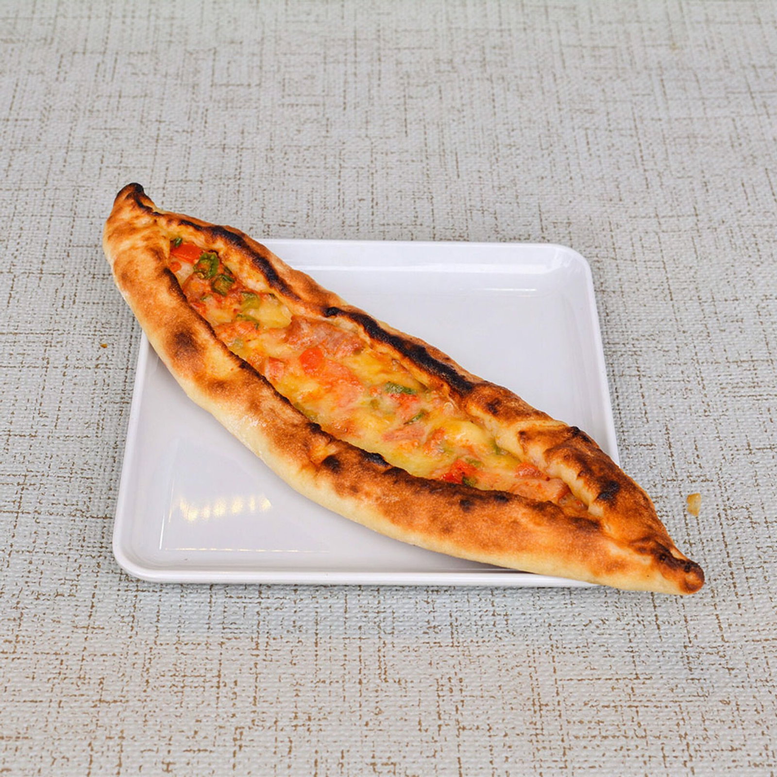 Beyaz Peynirli Domatesli Biberli Pide (Açık)