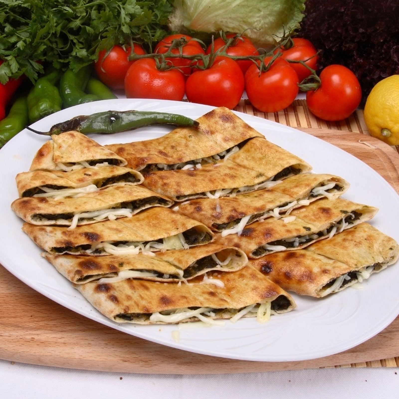 Ispanaklı Kaşarlı Pide Menü