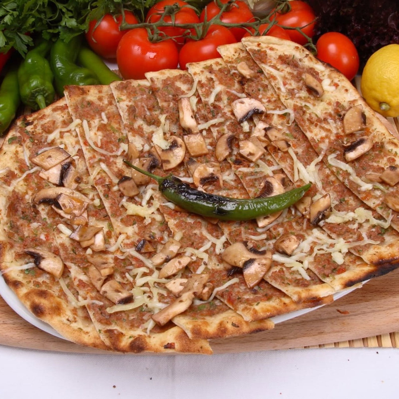 Kıymalı Kaşarlı Mantarlı Pide (Açık)