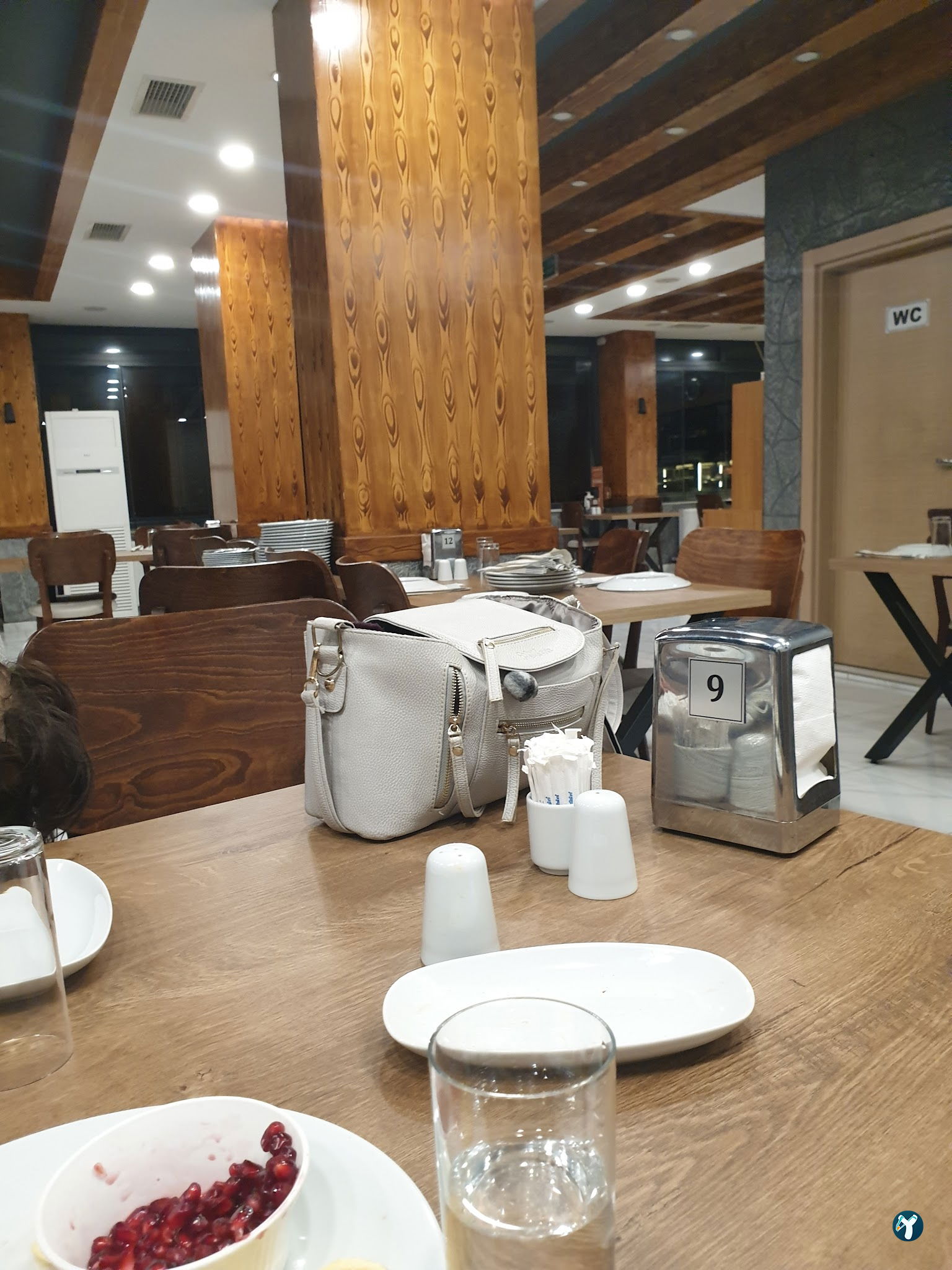 Divan Kanat