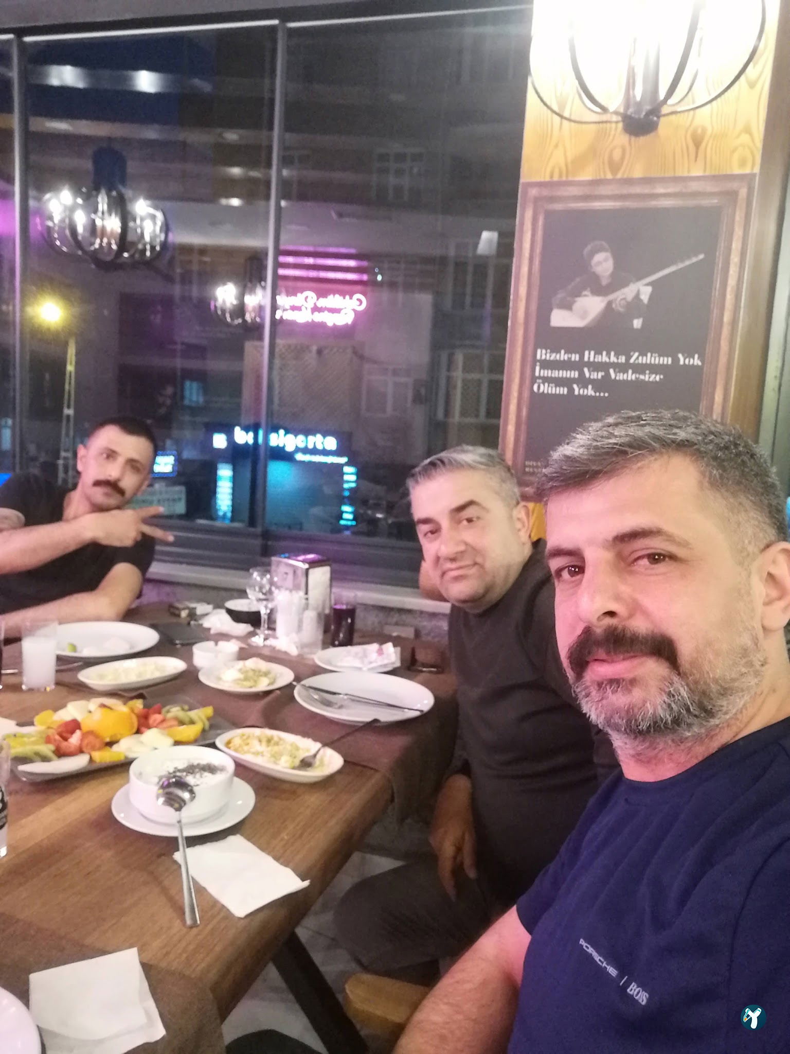 Divan Kanat