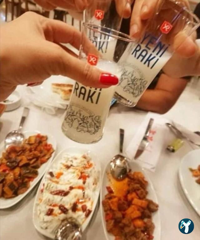 Divan Kanat