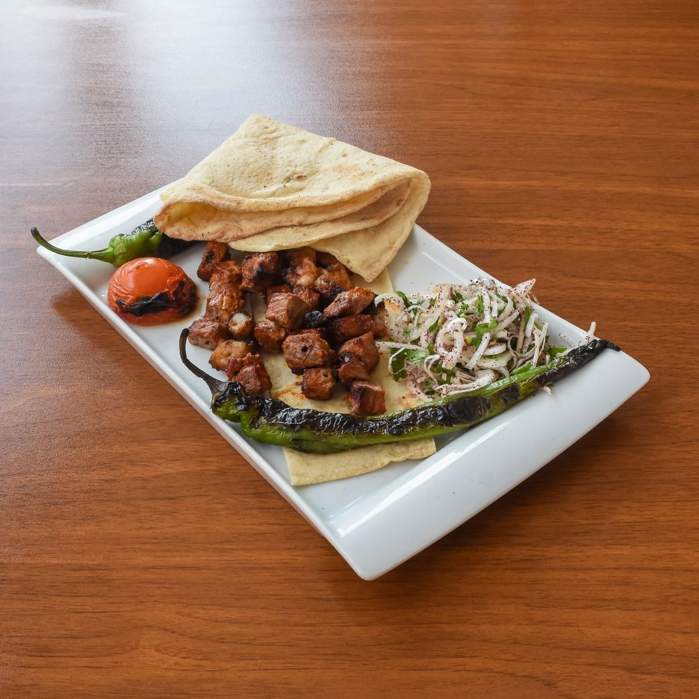 Kiremitte Kaşarlı Kuzu Şiş