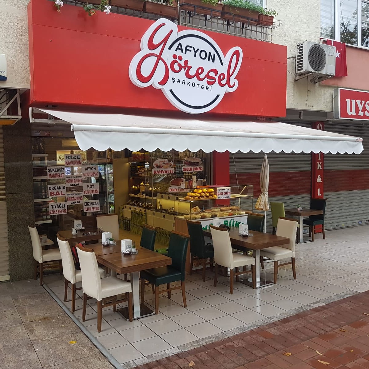 Afyon Cumhuriyet Sucukları Kahvaltı Salonu