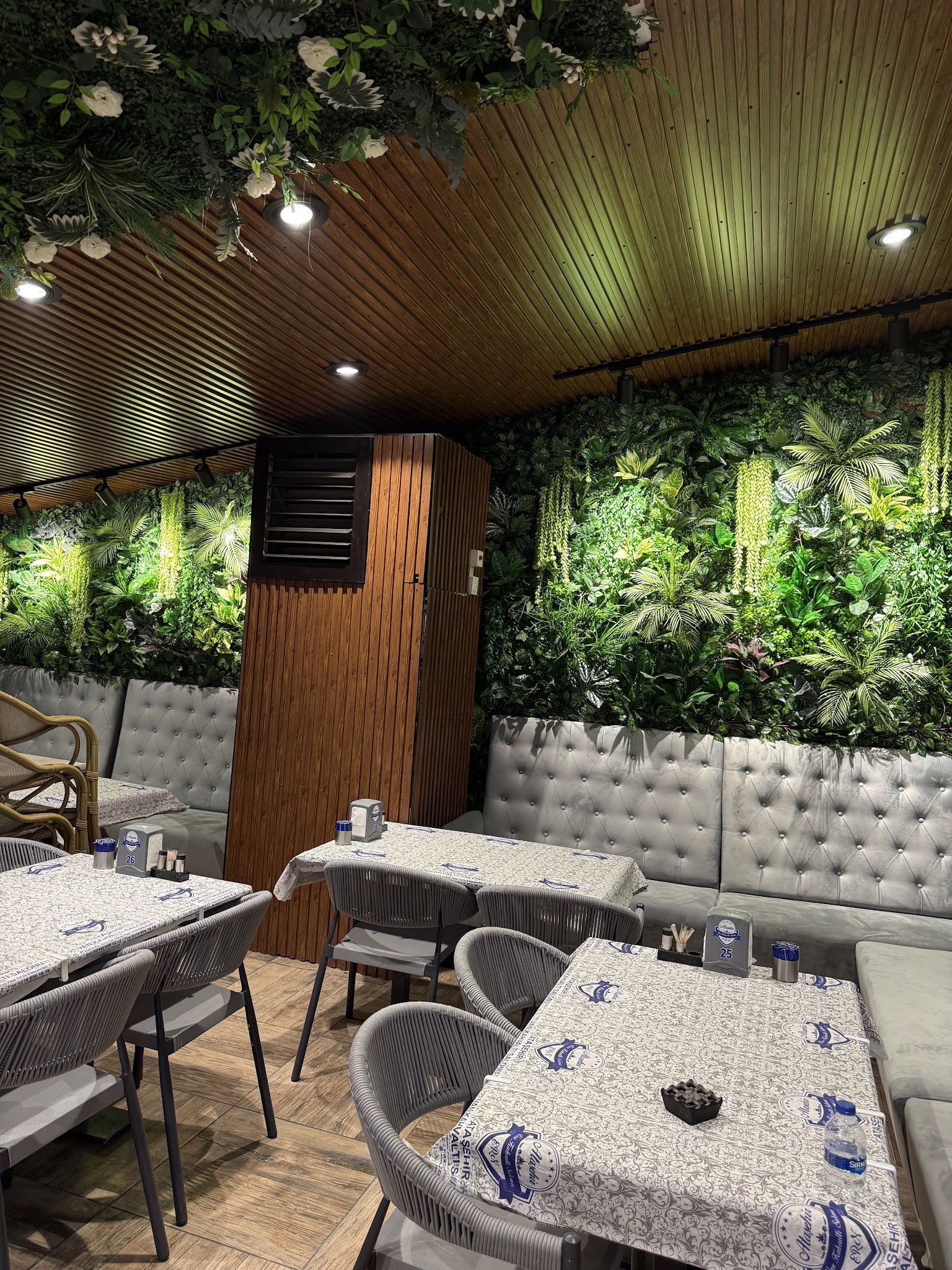 Afyon Cumhuriyet Sucukları Kahvaltı Salonu