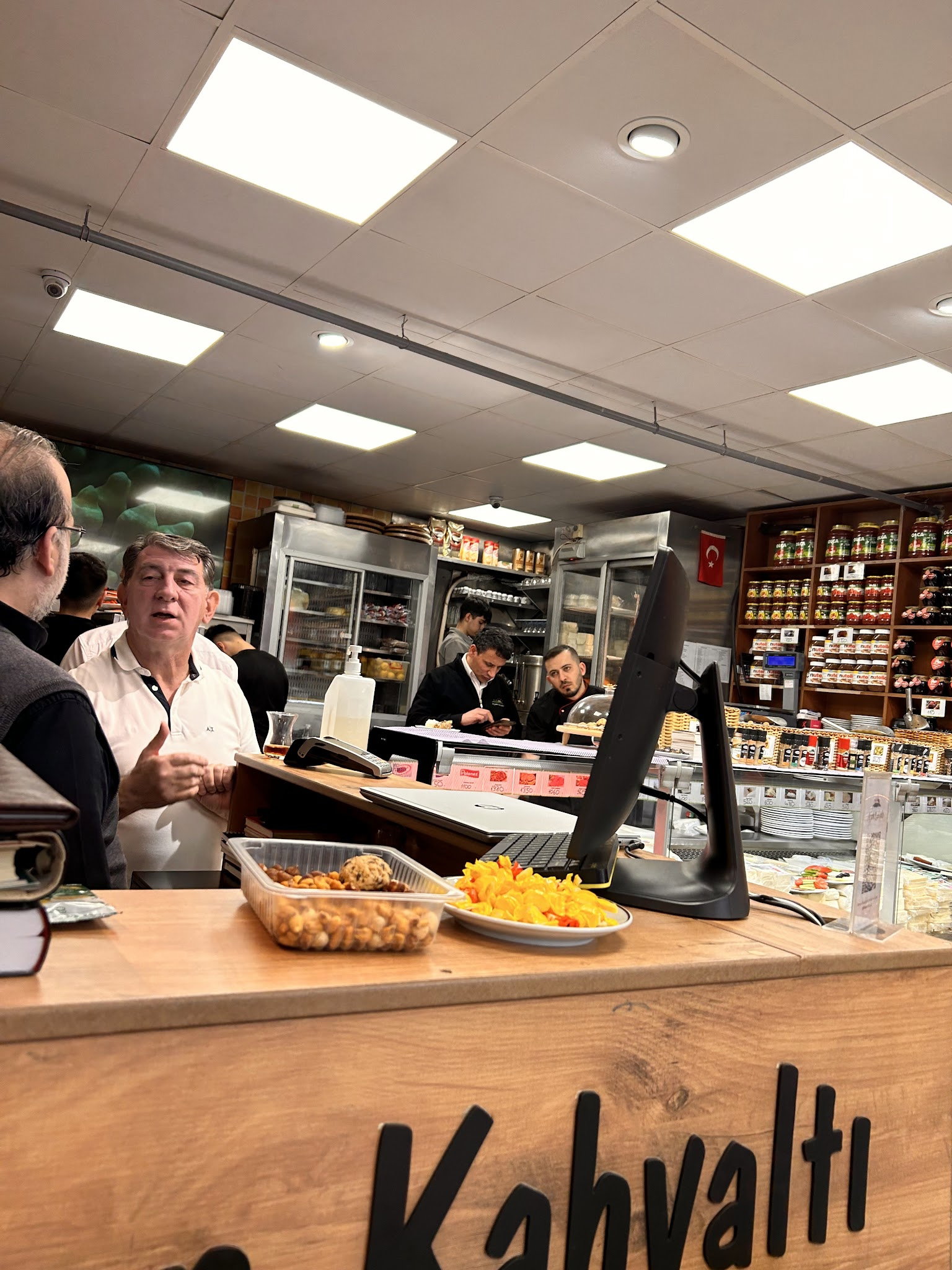 Afyon Cumhuriyet Sucukları Kahvaltı Salonu