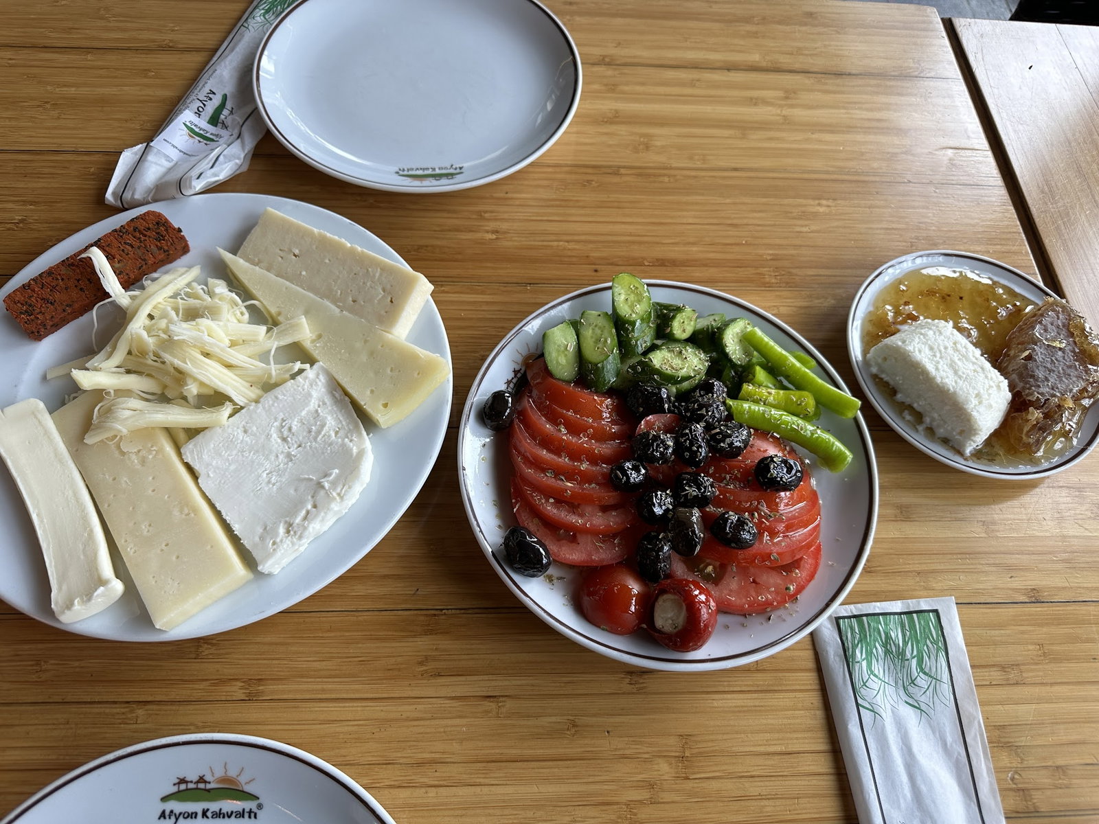 Afyon Cumhuriyet Sucukları Kahvaltı Salonu