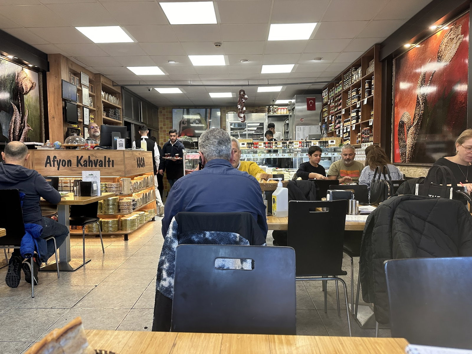 Afyon Cumhuriyet Sucukları Kahvaltı Salonu