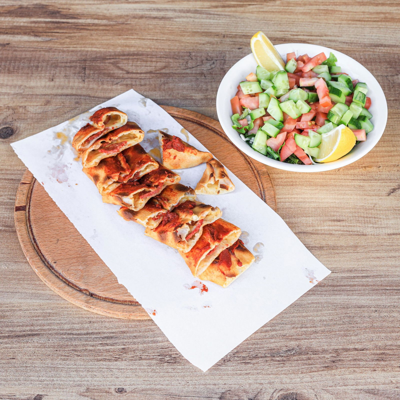 Salçalı Kaşarlı Sucuklu Pide (Kapalı)